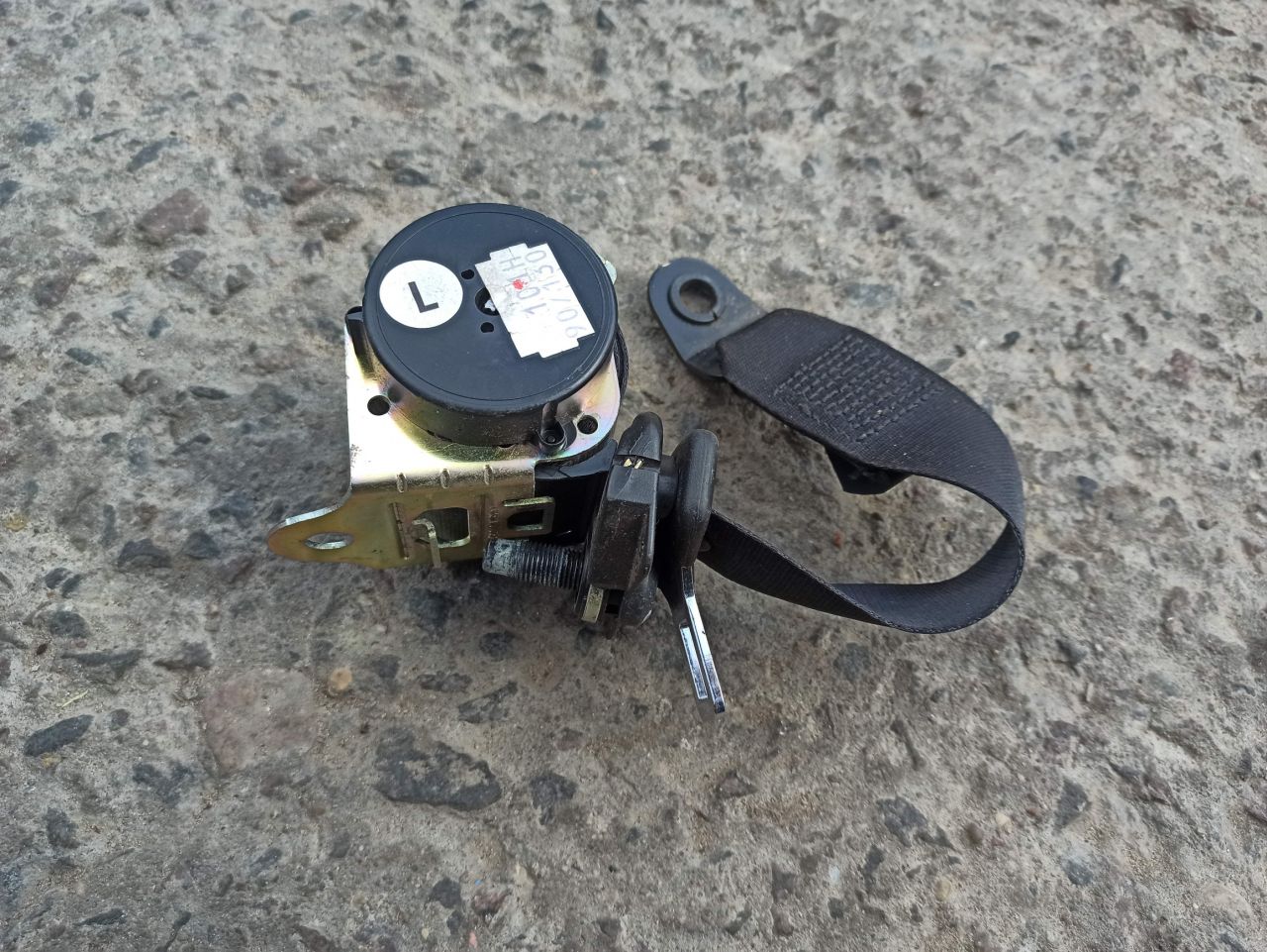 ремень безопасности Mini Cooper 1 поколение 2001, 1.6 л., W10 B16 A, бензин, АКПП, красный, хетчбэк 5 дв. - фото №1