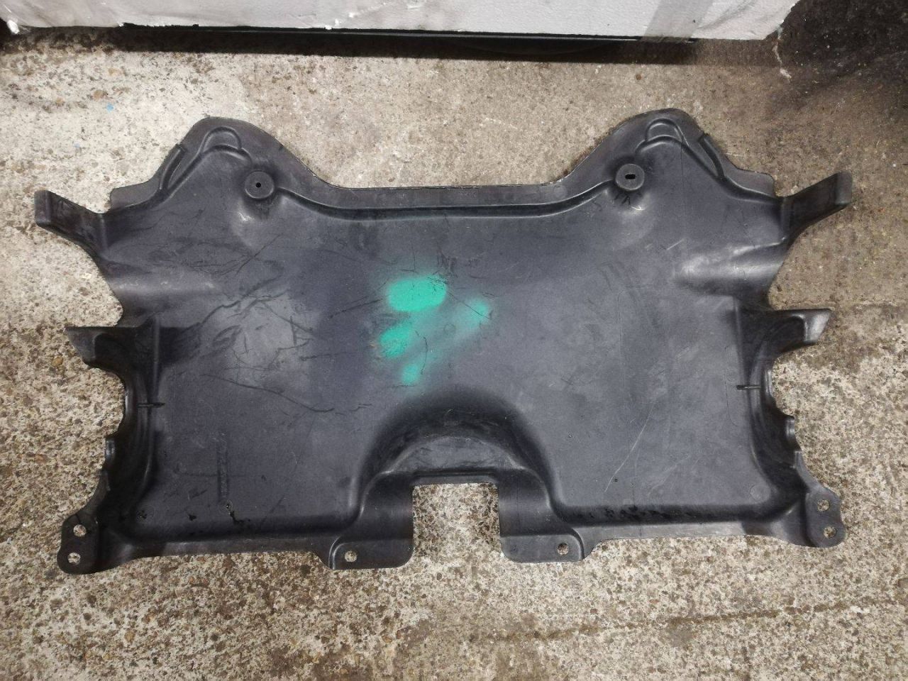 защита днища Mercedes-Benz C-Класс W204/S204 2009, 3.0 л., M 272.948, бензин, A2045242430 - фото №1