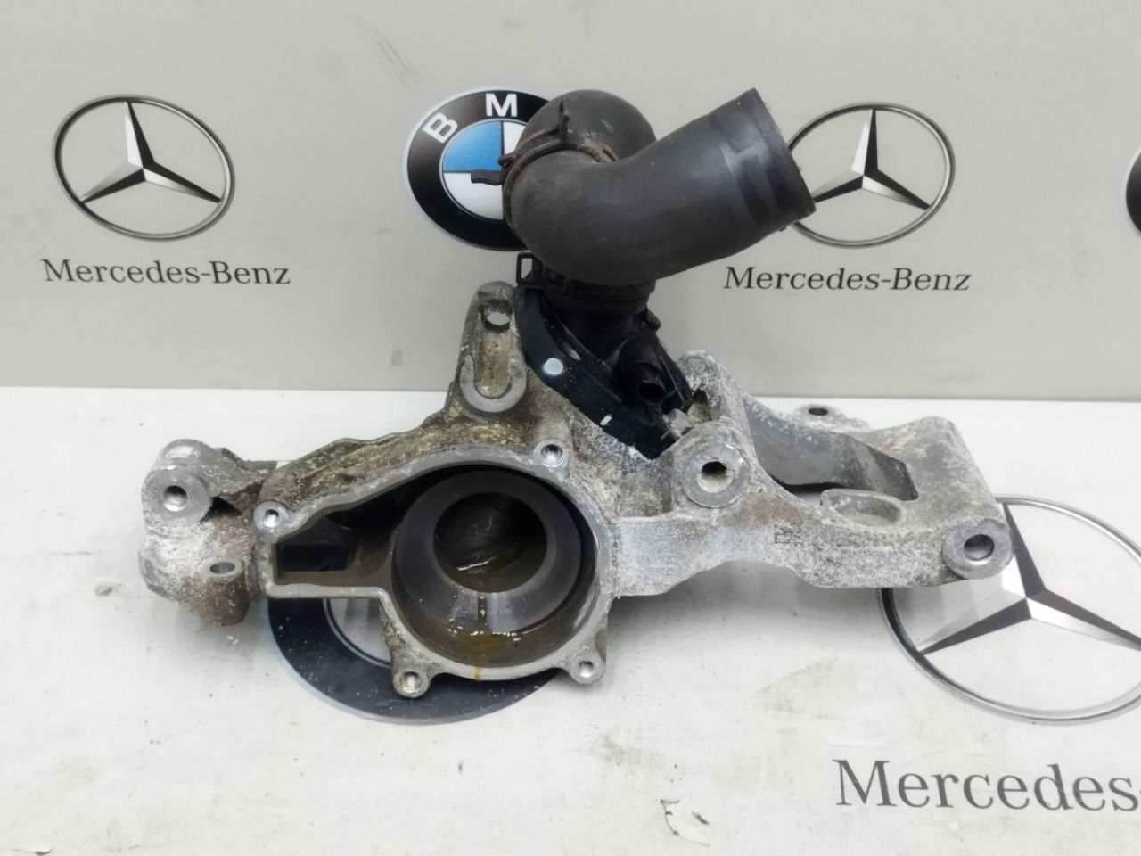 корпус термостата BMW X1 F48 2018, 2.0 л., бензин, АКПП, 5138771 - фото №1