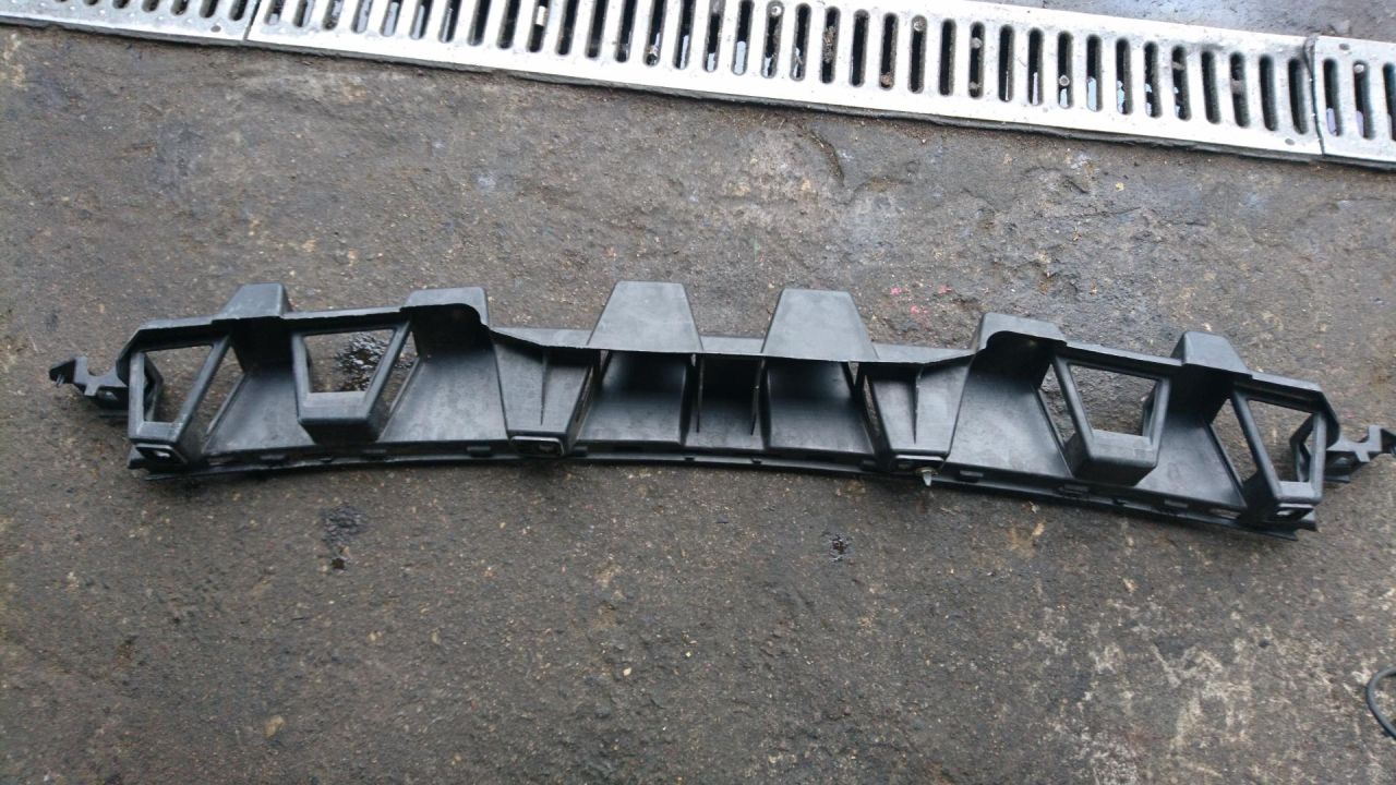 крепление бампера Mercedes-Benz M-Класс W166 2015, 3.0 л., OM 642.826, дизель, АКПП, cthsq, внедорожник 5 дв., A1668850165 - фото №1