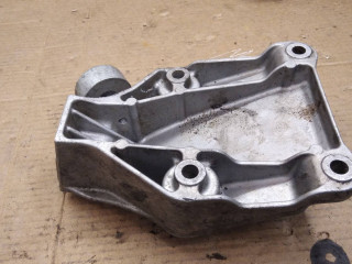 кронштейн двигателя BMW 2010, 4.0 л., дизель, 6777623