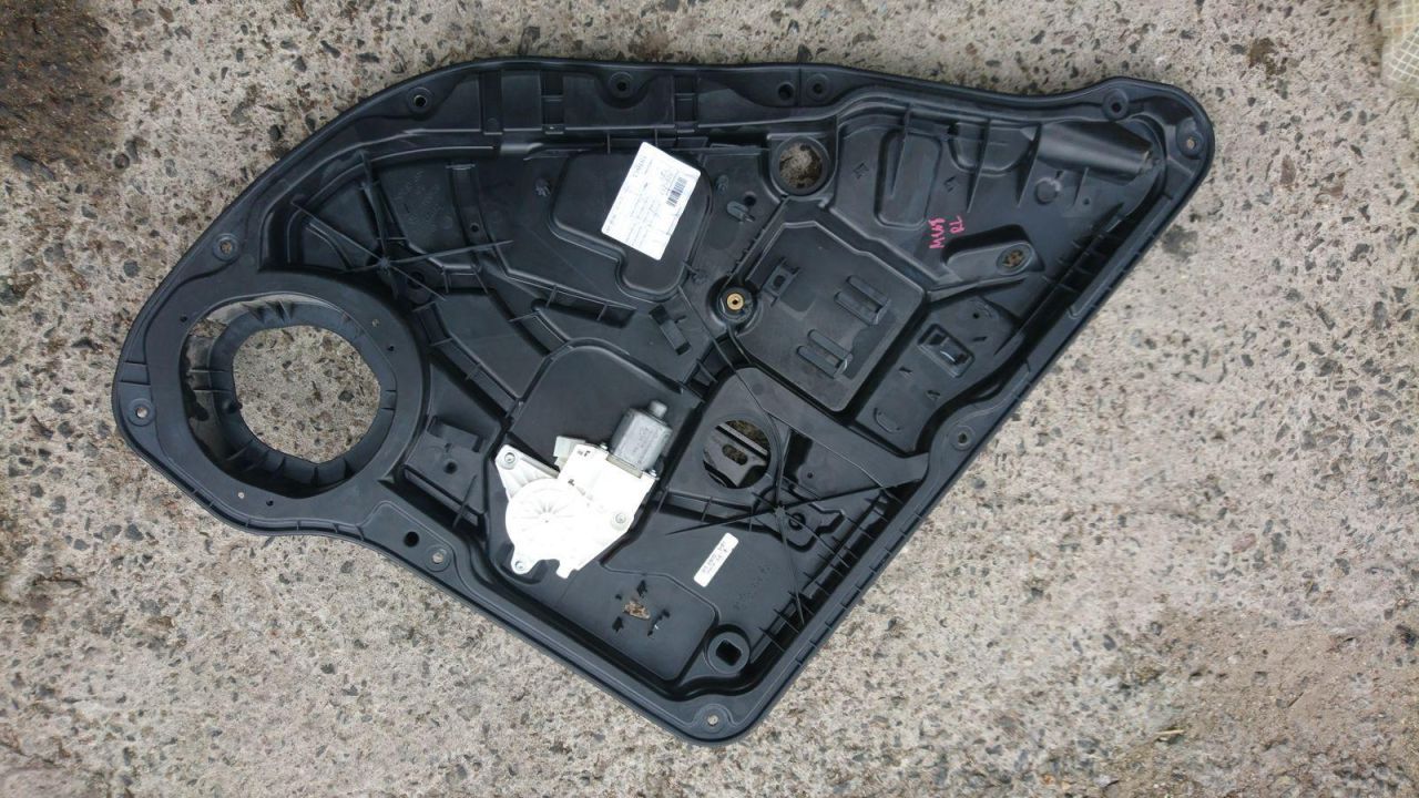 стеклоподъемник задний левый Mercedes-Benz GL-Класс X166 2013, 3.0 л., OM 642.826, дизель, АКПП, коричневый, внедорожник 5 дв., A1669060501 - фото №1