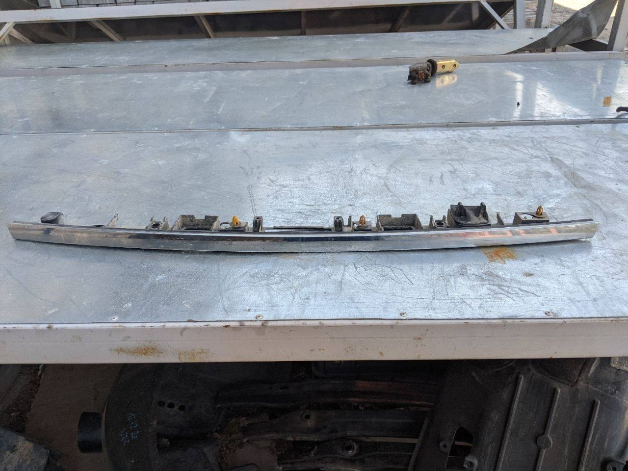 накладка двери (крышки) багажника Mercedes-Benz C-Класс W204/S204 2009, 3.0 л., M 272.948, бензин - фото №1