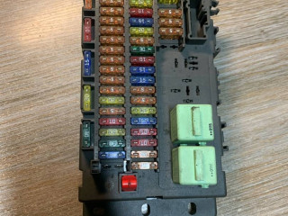 блок предохранителей Mini Cooper 1 поколение 2001, 1.6 л., W10 B16 A, бензин, АКПП, красный, хетчбэк 5 дв., 084656300301, 1509011, 518030317