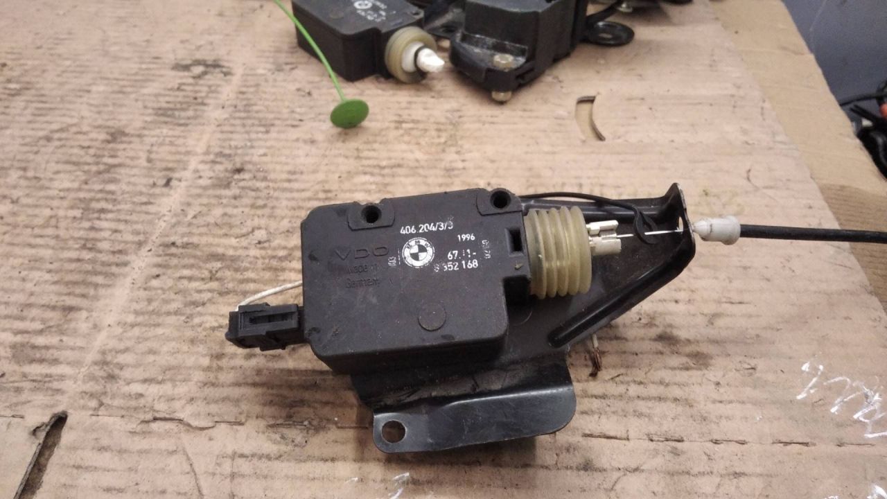 активатор замка крышки топливного бака BMW 5 серия E39 1998, 2.0 л., бензин, АКПП, седан, 8352168 - фото №1