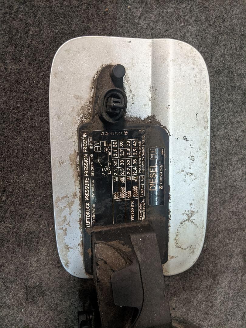 лючок топливного бака Mercedes-Benz C-Класс W204/S204 2008, 2.1 л., дизель, МКПП, серебро, седан, 2046300067, A2046300067 - фото №1