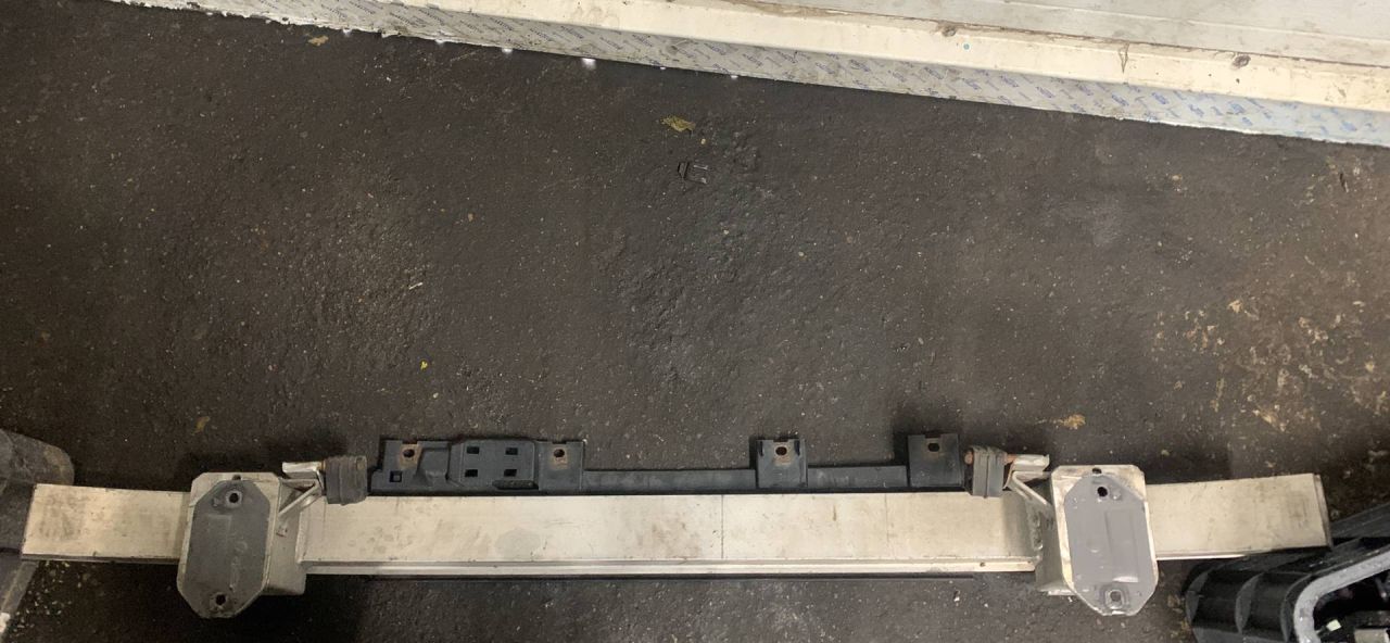 усилитель бампера переднего BMW 2010, 3.5 л., бензин, 7201248 - фото №1