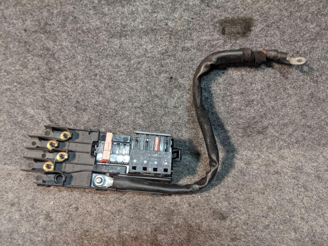 блок предохранителей Mercedes-Benz CLS-Класс C219 2007, 3.0 л., OM 642.920, дизель, АКПП, купе, 2115452301, A2115452301 - фото №1