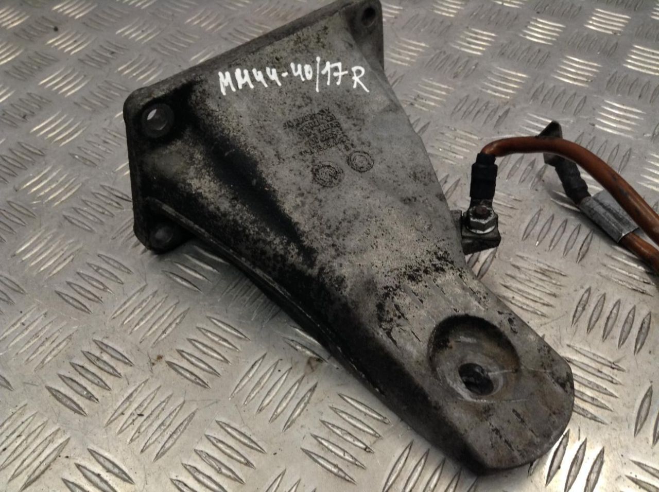 кронштейн двигателя BMW 5 серия E60/E61 2006, 3.0 л., АКПП, седан - фото №1