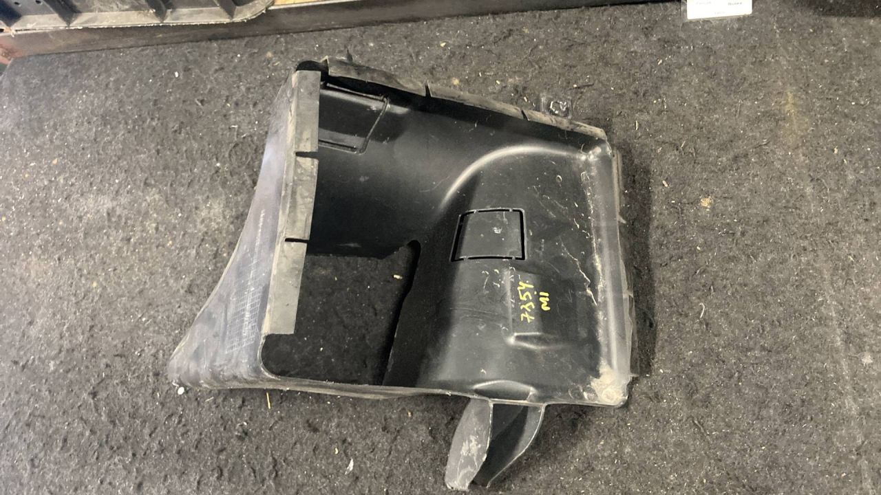 воздуховод (дефлектор) радиатора BMW 2010, 3.5 л., бензин, 7200774 - фото №1