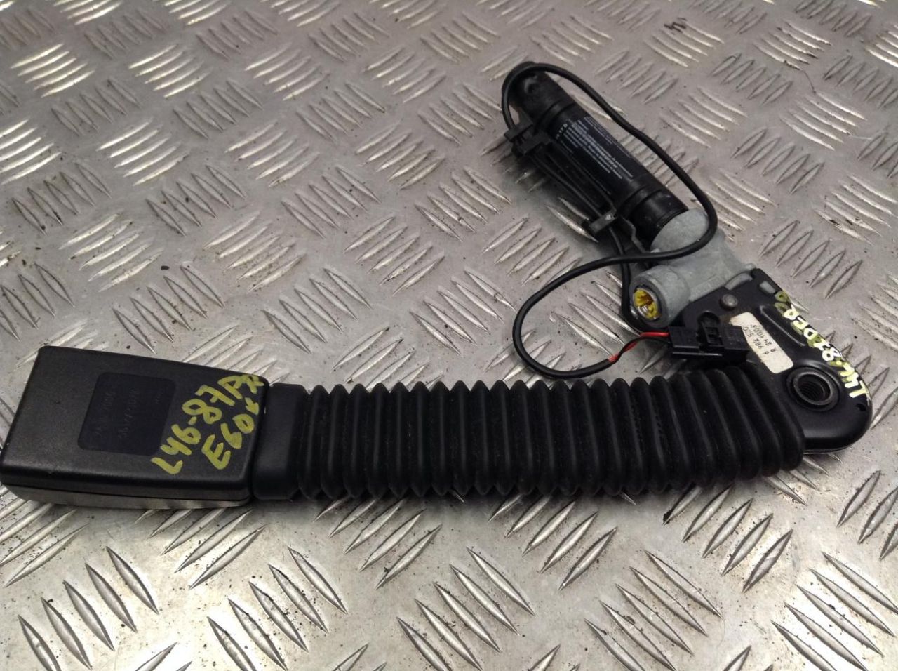 пиропатрон BMW 5 серия E60/E61 2006, 3.0 л., дизель, АКПП, универсал, 6982520 - фото №1