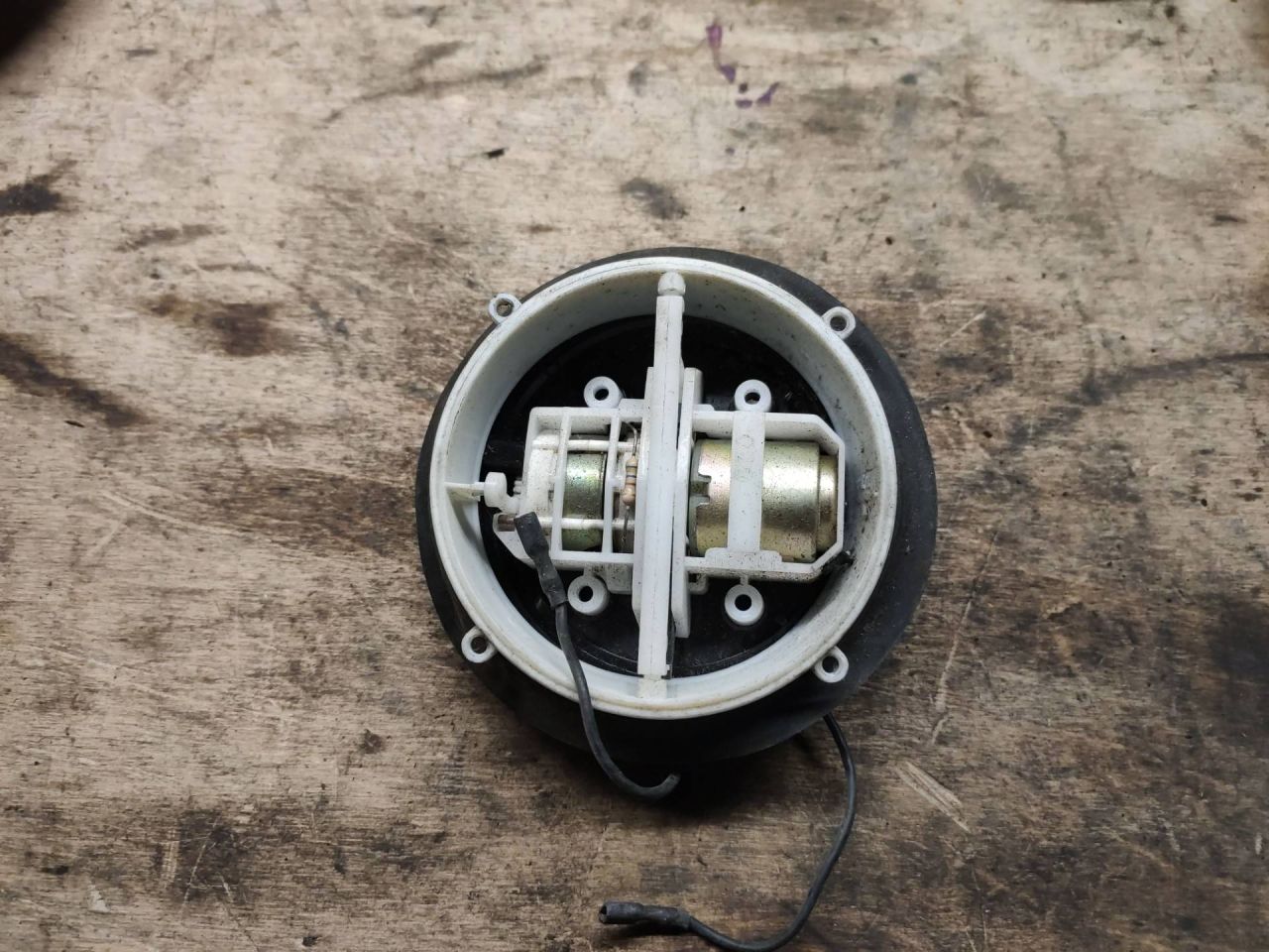 электромоторчик зеркала наружнего BMW 5 серия E34 1995 - фото №1