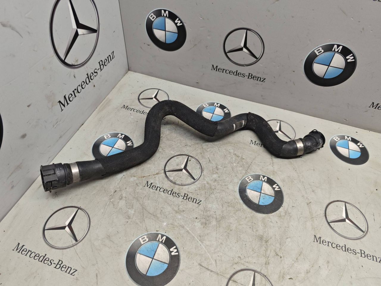 патрубок радиатора Mercedes-Benz GLB-Класс 1 поколение 2022, бензин, задний привод, A2478303400 - фото №1