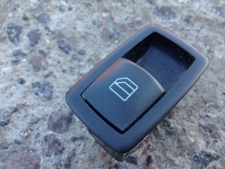 кнопка стеклоподъемника двери Mercedes-Benz M-Класс W164 2006, 3.0 л., OM 642.940, дизель, АКПП, внедорожник 5 дв.