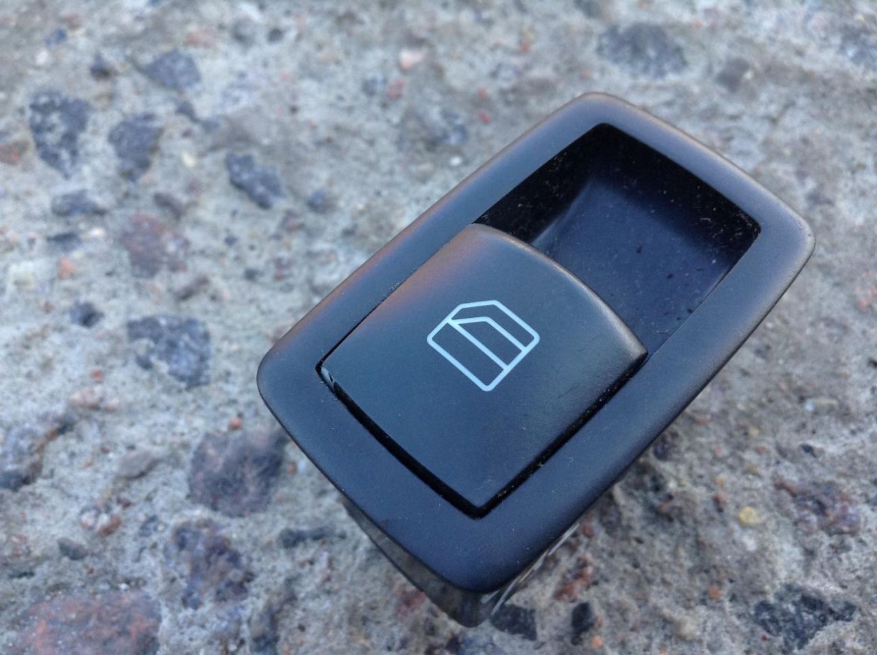 кнопка стеклоподъемника двери Mercedes-Benz M-Класс W164 2006, 3.0 л., OM 642.940, дизель, АКПП, внедорожник 5 дв. - фото №1