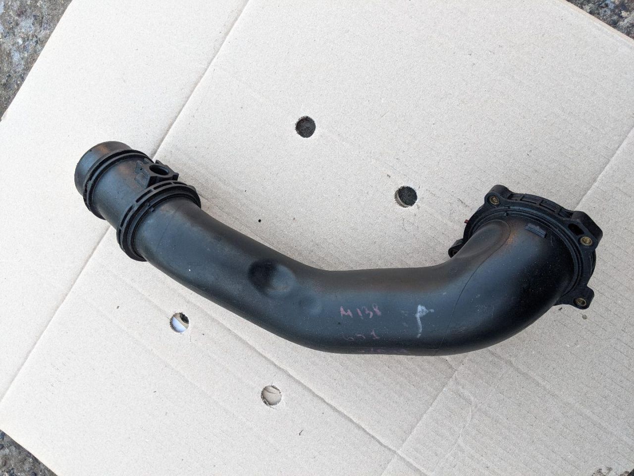 патрубок турбины Mercedes-Benz 2013, 2.1 л., OM 651.913, дизель, АКПП, седан, A6510900242, 6510900242 - фото №1