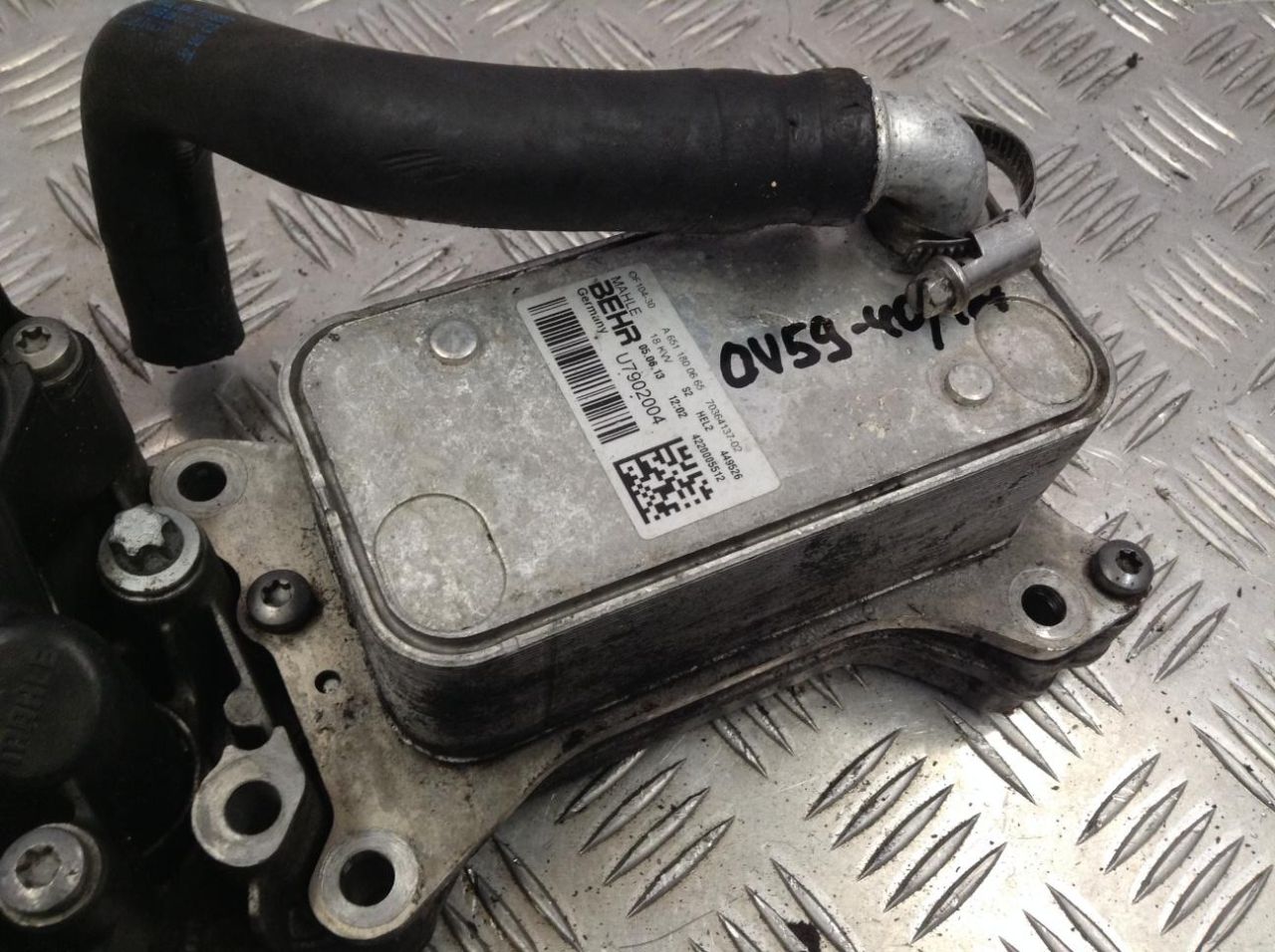 теплообменник масляного фильтра Mercedes-Benz 2013, 2.1 л., OM 651.913, дизель, АКПП, седан, A6511800665 - фото №1