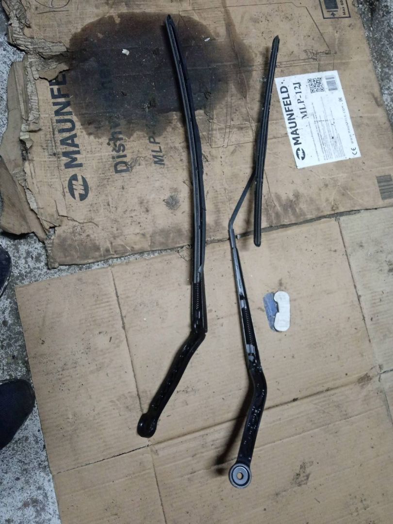 щетки стеклоочистителя BMW X5 F15 2018, 3.0 л., N57 D30 C, дизель, АКПП, белый, внедорожник 5 дв., 7304070, 7304072 - фото №1