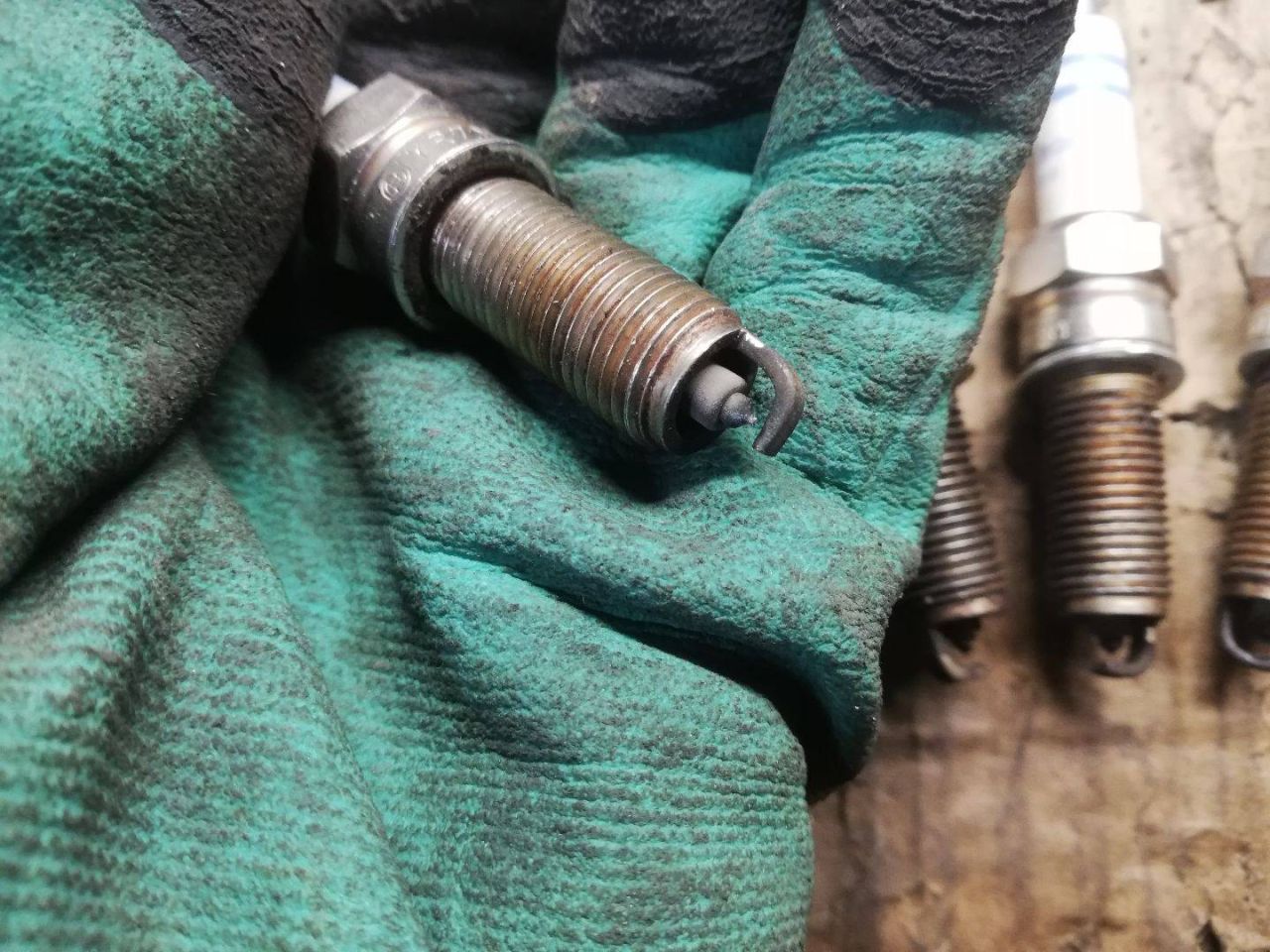 свеча накала BMW X3 E83 2004, 3.0 л., бензин - фото №1