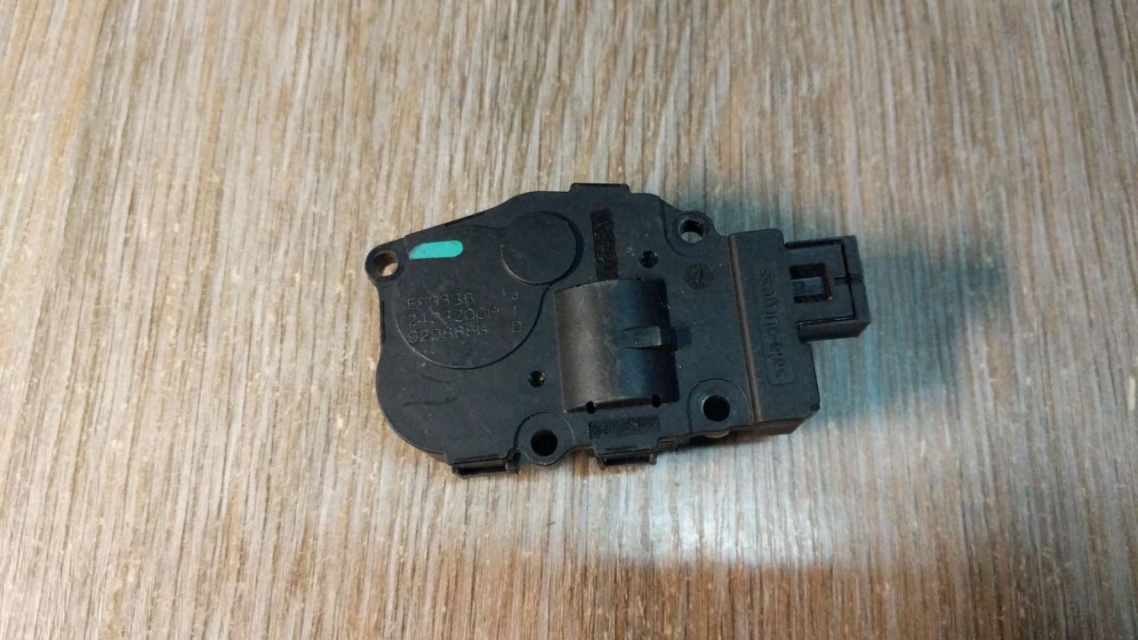 моторчик заслонки печки Mercedes-Benz M-Класс W164 2006, 3.0 л., OM 642.940, дизель, АКПП, внедорожник 5 дв., 929888G, EFB336 - фото №1