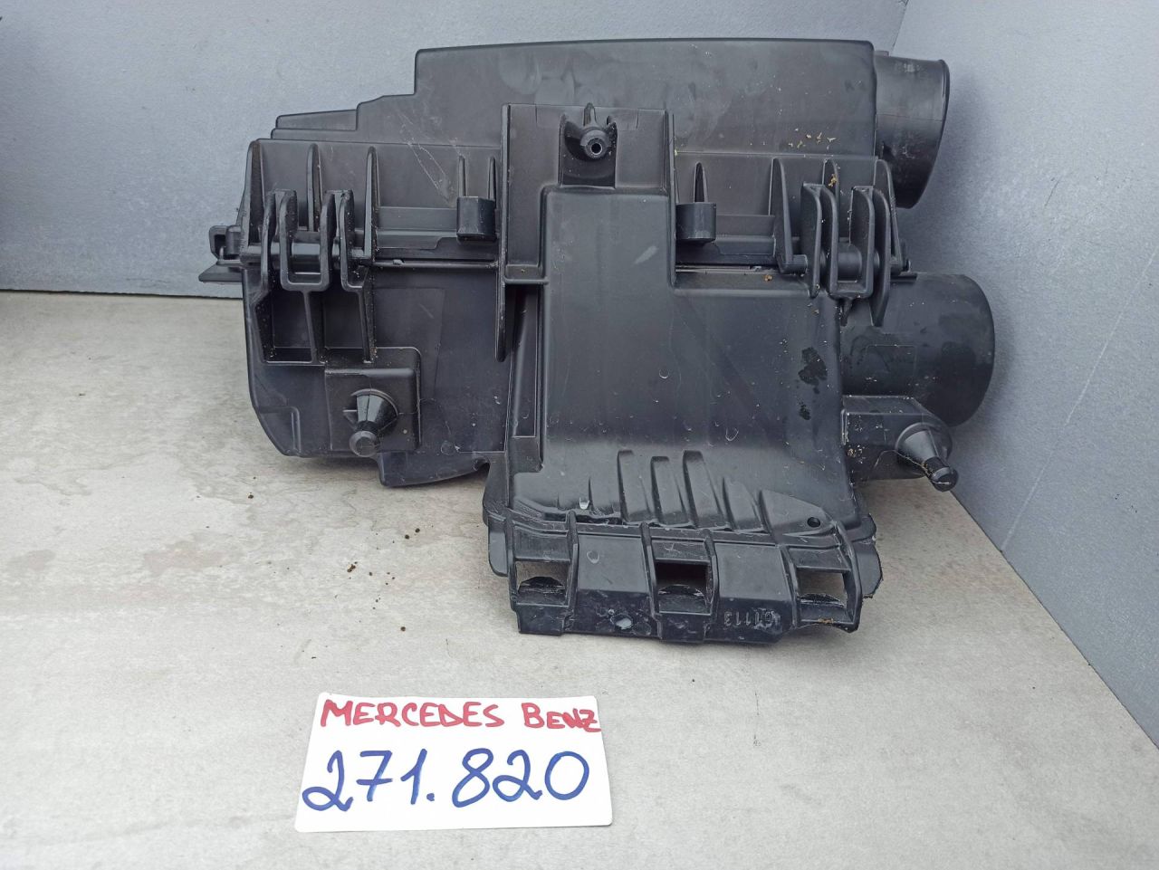 корпус воздушного фильтра Mercedes-Benz 2013, 2.0 л., бензин, A2710901601 - фото №1