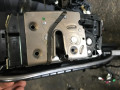 замок двери передней правой Mercedes-Benz M-Класс W166 2012, 2.1 л., OM 651.960, дизель, АКПП, мокрый асфальт, внедорожник 5 дв., A1667200635 - фото №3