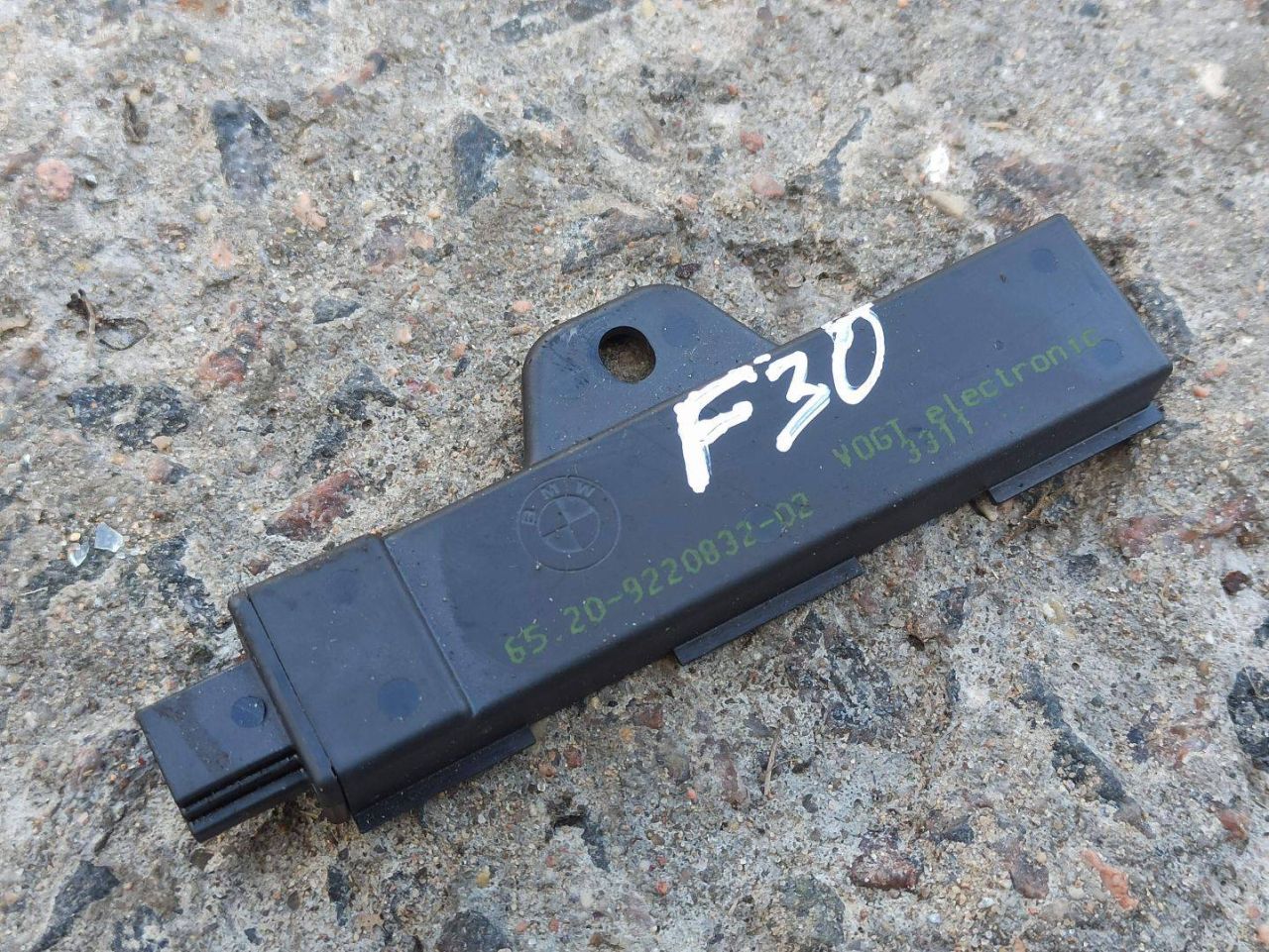 Антенна системы комфортного доступа BMW 2012, 3.5 л., бензин, АКПП, седан, задний привод, 9220832 - фото №1