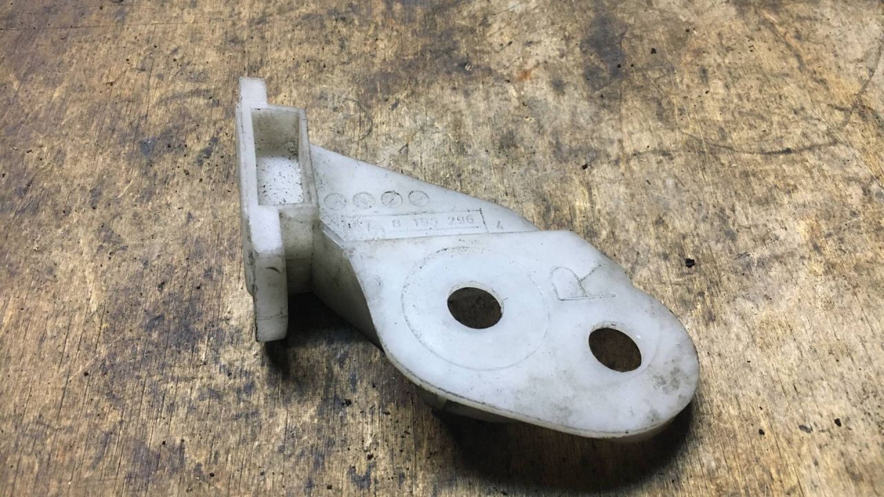 Крепление бампера переднего BMW 3 серия E46 1999, 2.0 л., бензин, АКПП, седан, 8195296 - фото №1