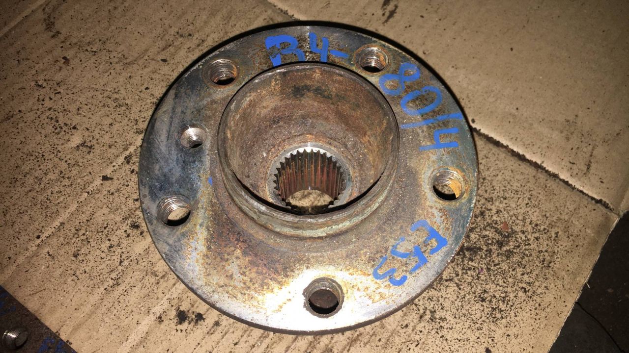 ступица задняя правая BMW X5 E53 2001, 4.6 л., бензин, АКПП, внедорожник 5 дв. - фото №1