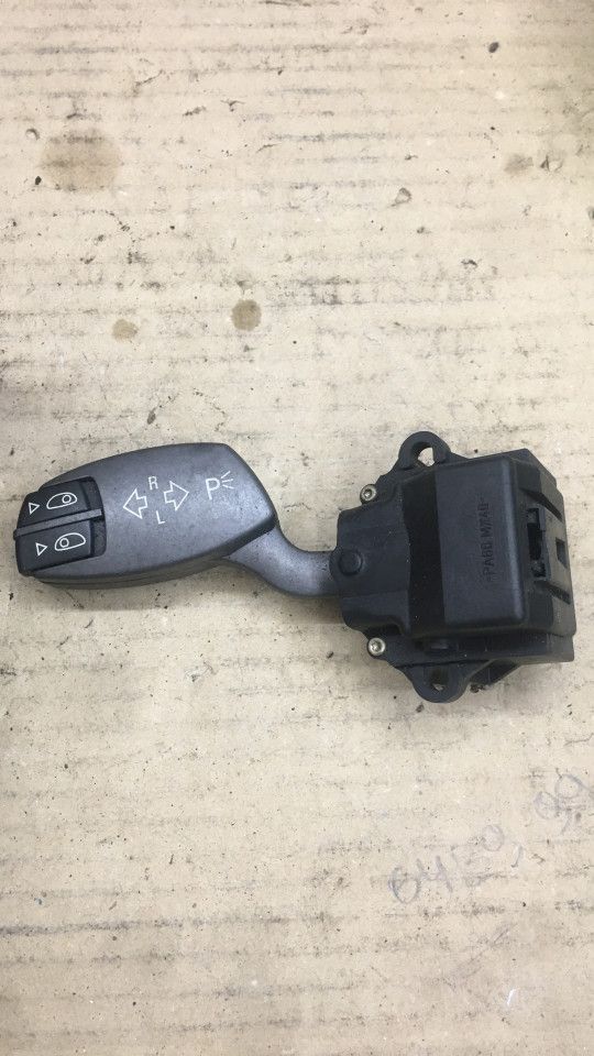 переключатель поворотов BMW 7 серия E65/E66/E67 2003, 3.0 л., дизель, АКПП, седан, 6911516 - фото №1