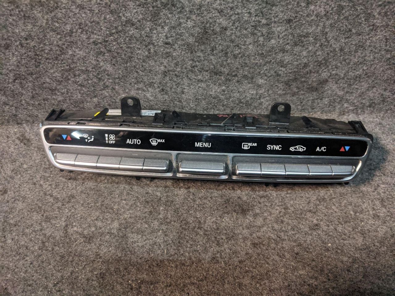 блок управления печки / климат-контроля Mercedes-Benz C-Класс W205/S205/C205 2015, 2.1 л., OM 651.921, дизель, АКПП, универсал, 2059054706, A2059054706, A2C93753600 - фото №1