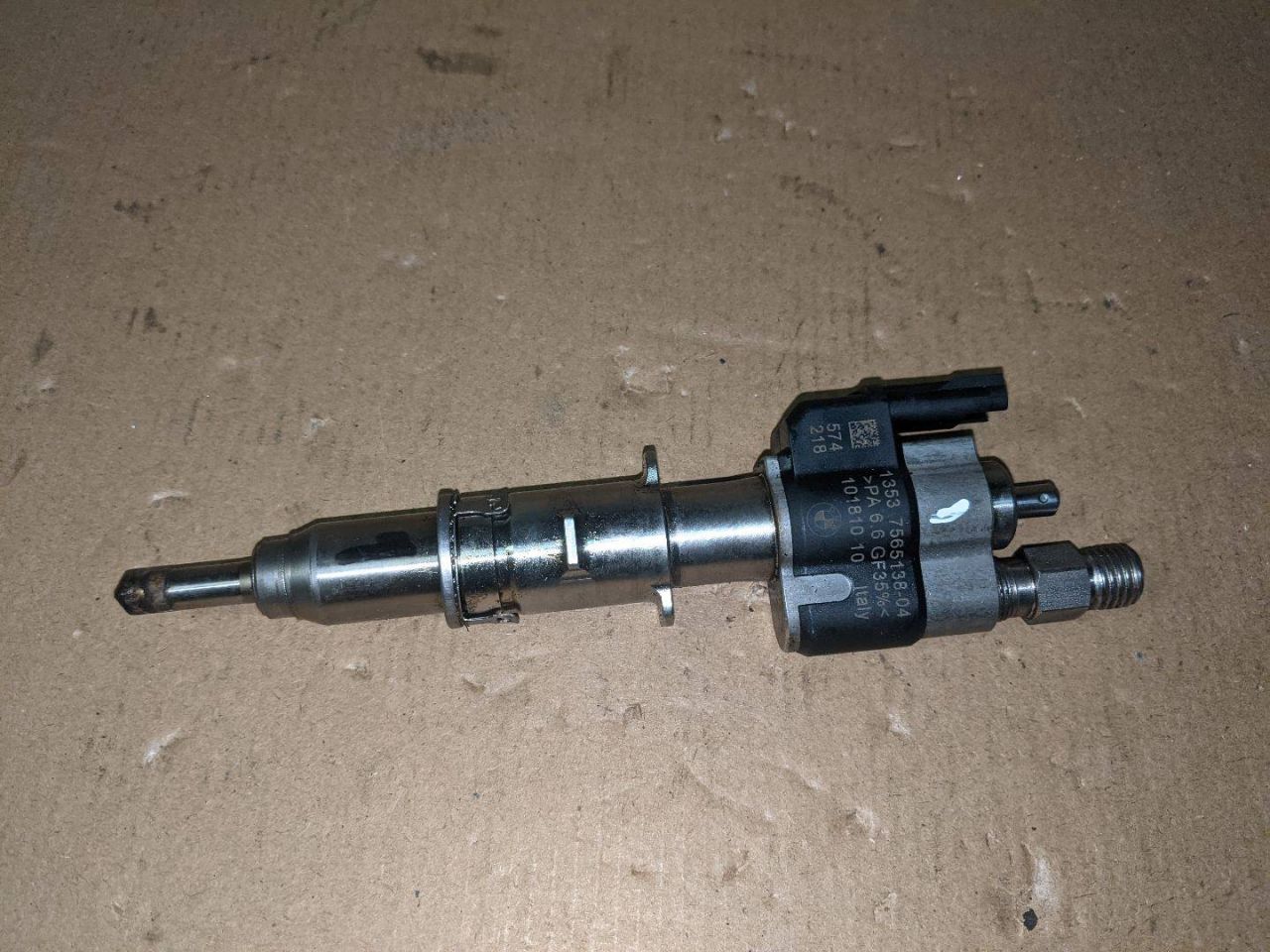 форсунка BMW 5 серия E60/E61 2007, 3.0 л., N54 B30 A, бензин, АКПП, белый, седан, задний привод, 7565138, 13537565138, 4565138-04 - фото №1