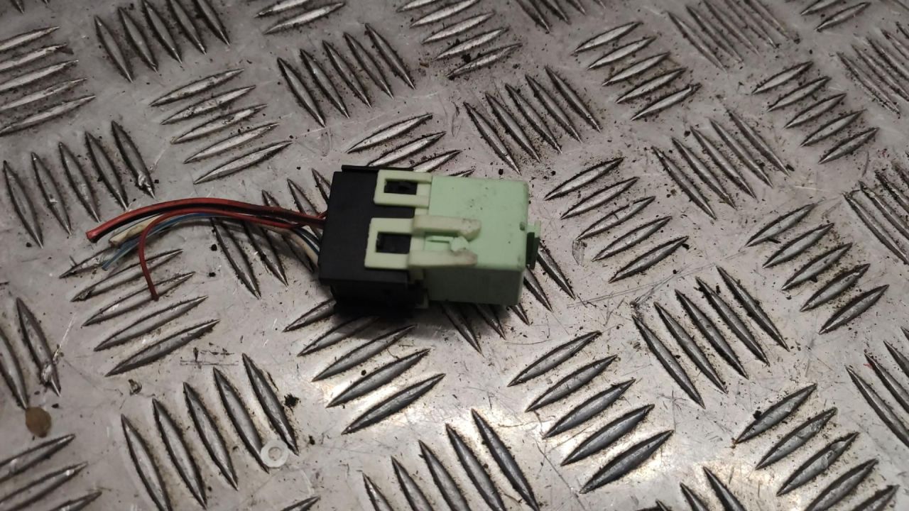 реле (прочие) BMW X5 E70 2007, 3.0 л., N52 B30 AF, бензин, АКПП, 8373700 - фото №1