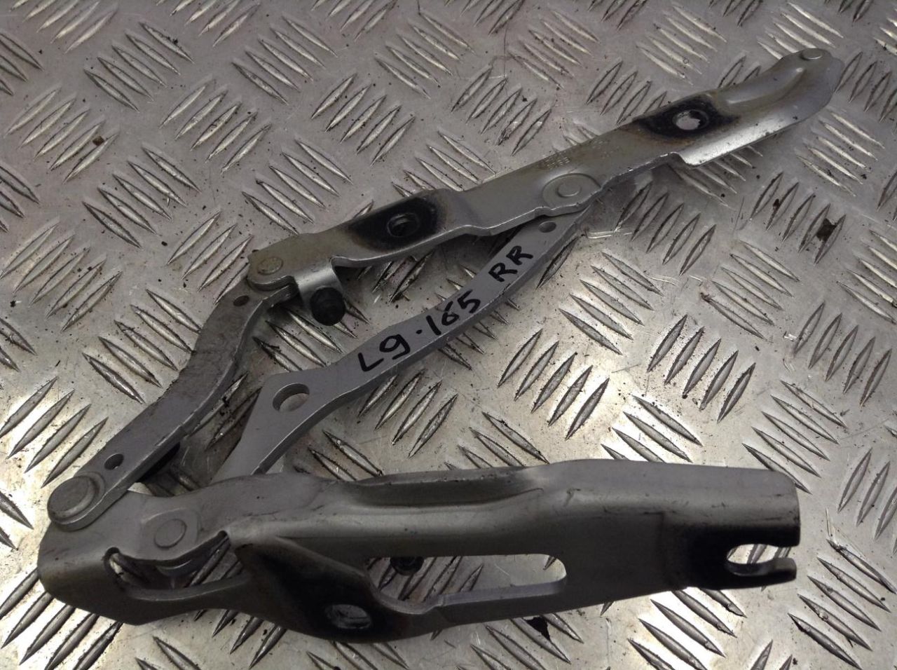 петля крышки багажника BMW 3 серия E90/E91/E92/E93 2007, 2.0 л., дизель, АКПП, седан, 7060628 - фото №1