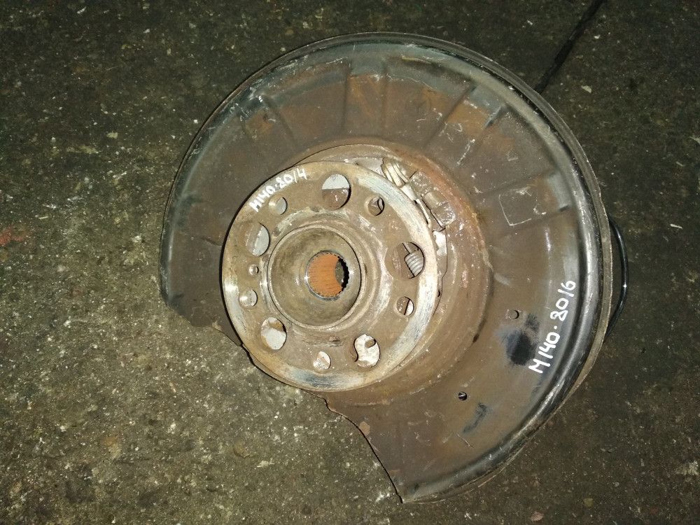 кулак задний правый Mercedes-Benz E-Класс W212/S212/C207/A207 2010, 2.1 л., OM 651.924, дизель, АКПП, серебристый, седан - фото №1