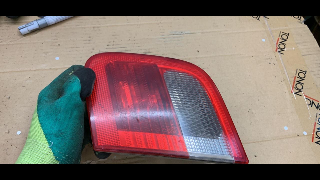 фонарь задний BMW 3 серия E46 2003, 8364924 - фото №1