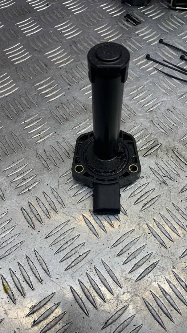 датчик уровня масла BMW 2011, 2.5 л., N52 B25 AF, бензин, 7607910 - фото №1