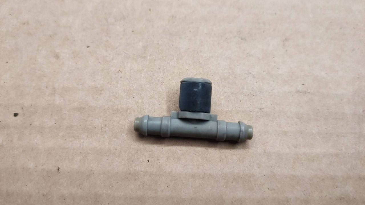 Тройник омывателя BMW X5 E70 2007, 3.0 л., дизель, АКПП - фото №1