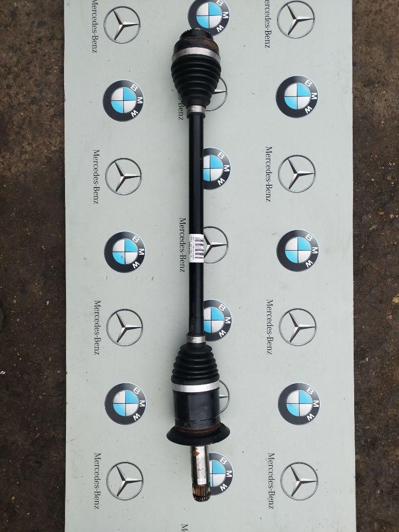 полуось задняя (приводной вал, ШРУС) BMW X1 F48 2018, 2.0 л., бензин, 7646867 - фото №1