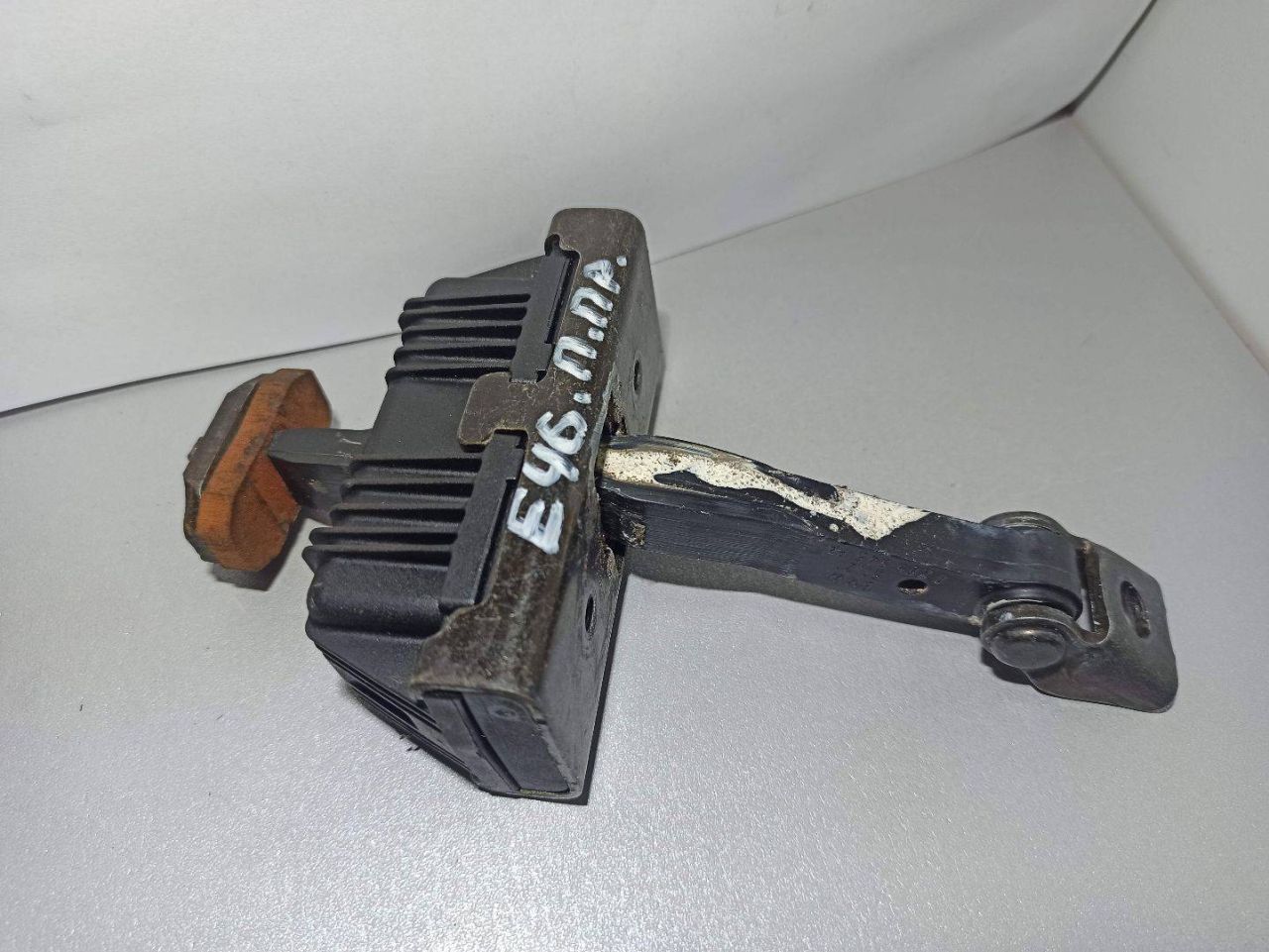 ограничитель открывания двери BMW 3 серия E46 2001, седан, 8265545 - фото №1