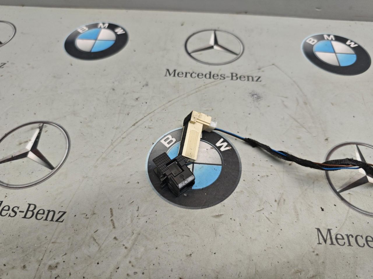 Датчик педали тормоза (лягушка) BMW 2 серия Active Tourer F45 2015, 2.0 л., B48 A20 A, 9240076 - фото №1