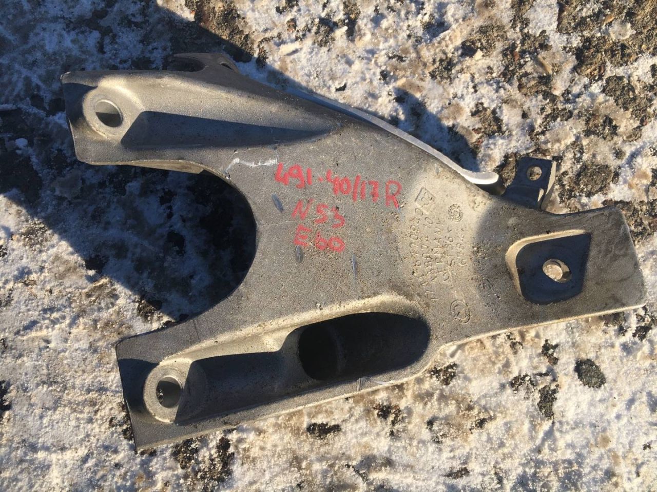 кронштейн двигателя BMW 5 серия E60/E61 2007, 3.0 л., N53 B30 A, бензин, АКПП, седан, 6770940 - фото №1