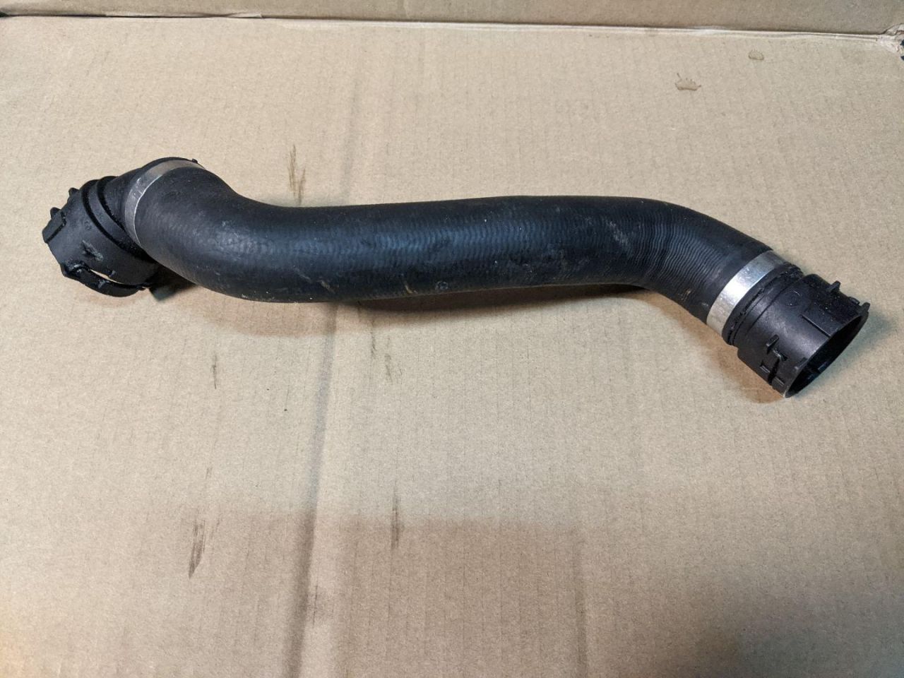 патрубок радиатора Mercedes-Benz C-Класс W205/S205/C205 2014, 2.1 л., OM 651.921, дизель, 2055013182, A2055013182 - фото №1