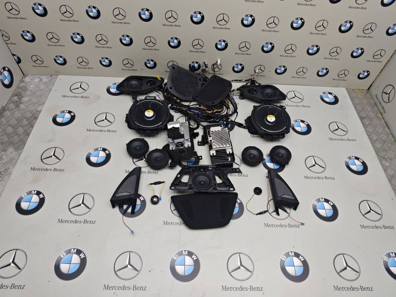 комплект акустики BMW 2025, 3.0 л., бензин, 2622518, 6809632, 2622516, 2622517, HV5A5CA89, 5B44D33 - фото №1