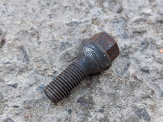 болт колесный BMW 5 серия E60/E61 [рестайлинг] 2009, 2.0 л., N47 D20 A, дизель, АКПП, седан