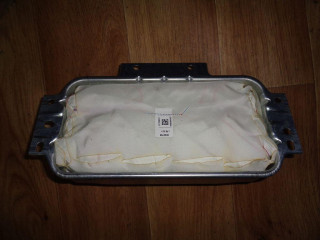 подушка безопасности пассажира Mercedes-Benz M-Класс W166 2012, 2.1 л., OM 651.960, дизель, АКПП, мокрый асфальт, внедорожник 5 дв., A1668600302