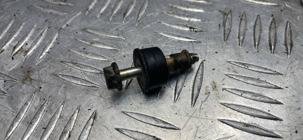 болт двигателя BMW 3 серия E90/E91/E92/E93 2007, 3.0 л., дизель, полный привод - фото №1