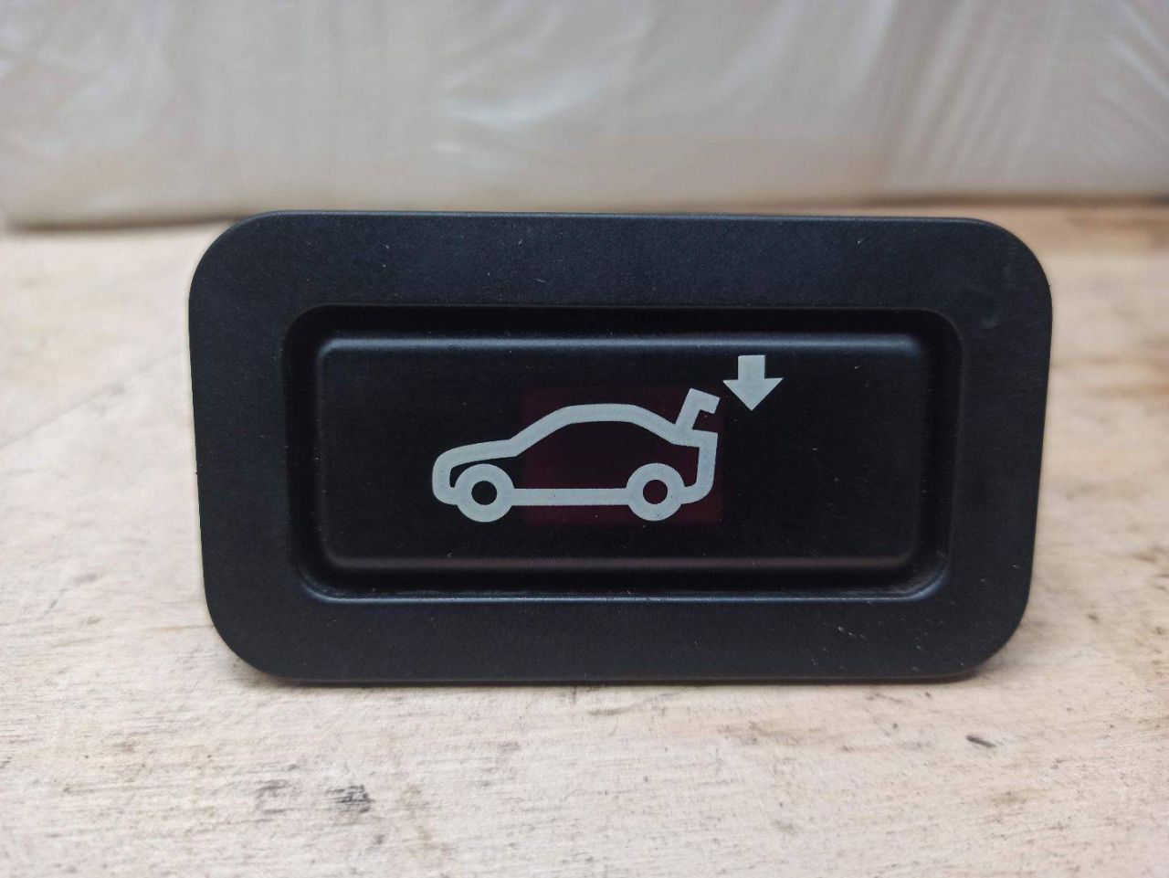 кнопка открытия багажника BMW X5 E70 2009, 3.0 л., дизель, 8375580 - фото №1