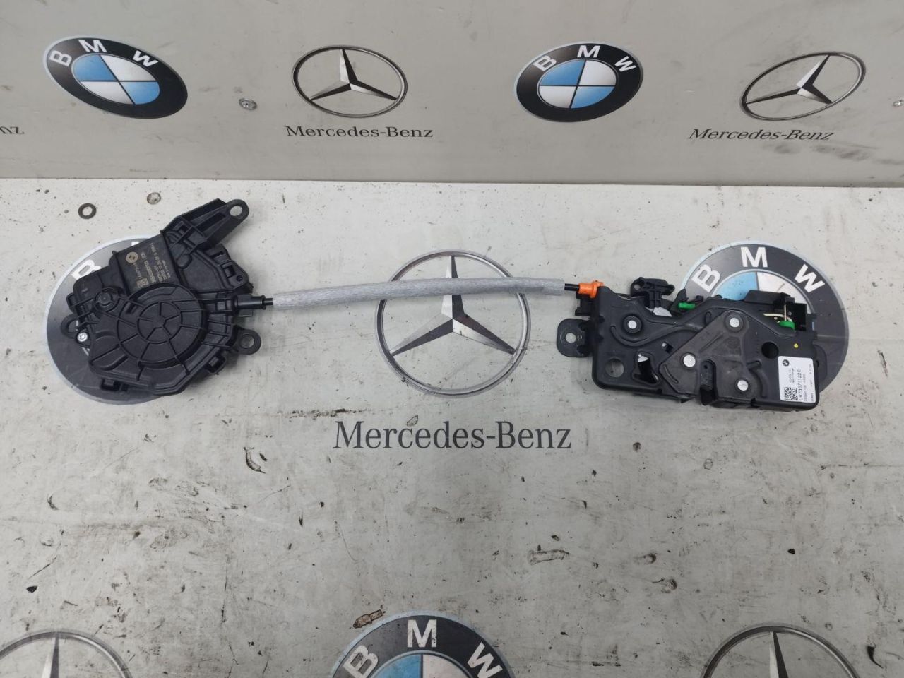 замок багажника BMW 2023, 4.4 л., бензин, 416, 7357112 - фото №1