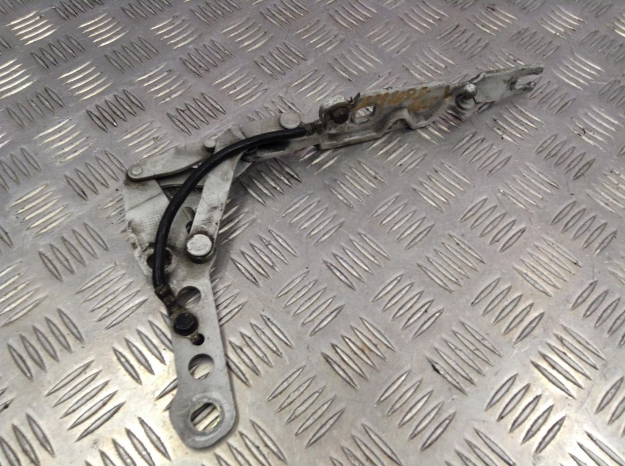 петля капота левая BMW 3 серия E46 2002, 2.2 л., бензин, АКПП, седан - фото №1